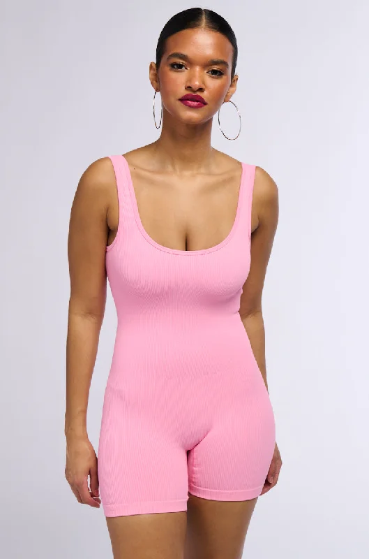 HOT GIRL WALK SLEEVELESS ROMPER IN LIGHT PINK